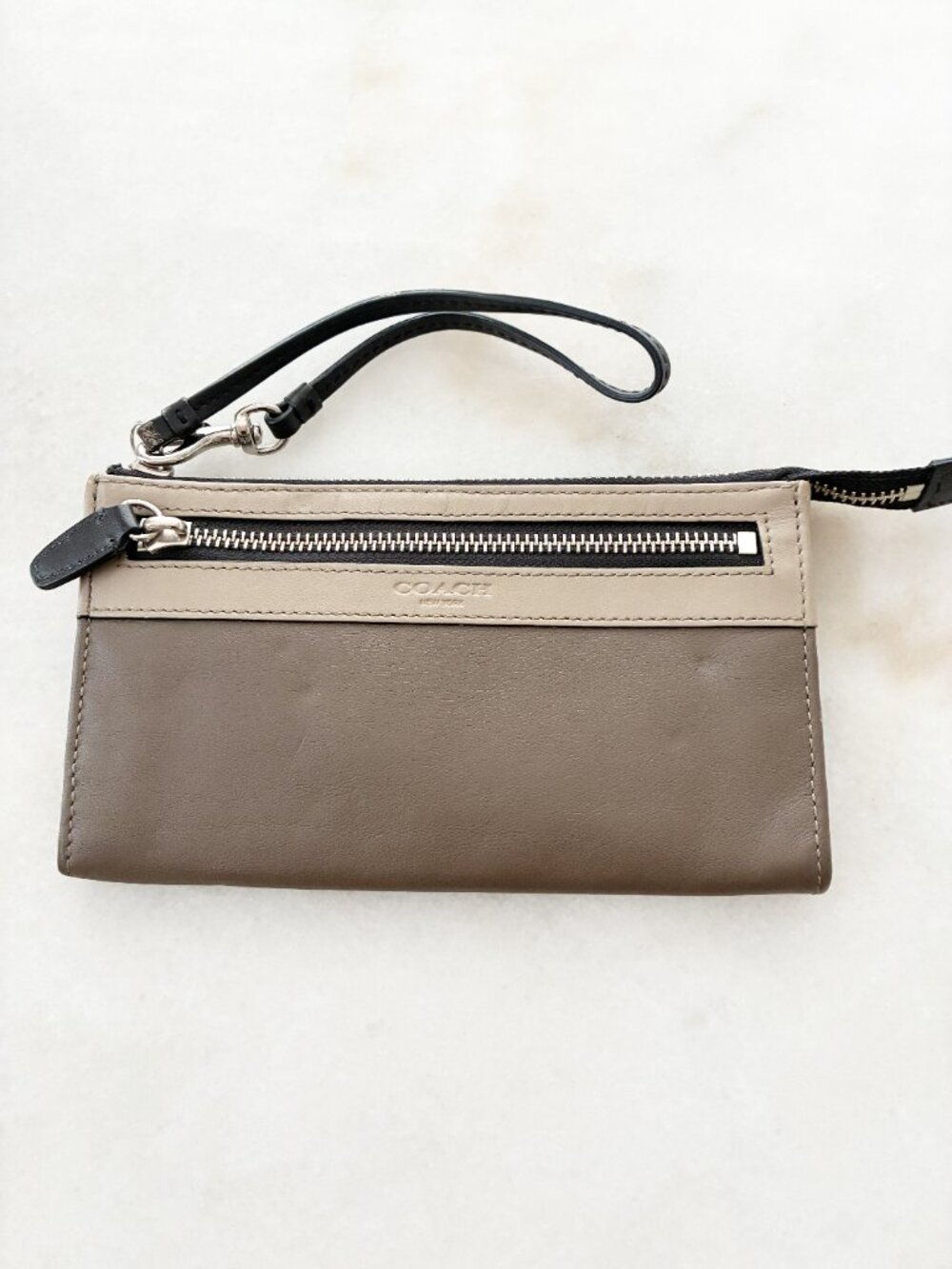 COACH Legacy Colorblock Leather Zippy Wallet Wristlet #48176 Taupe & Beige NWOT